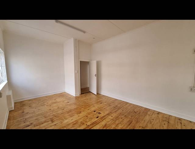 350M² BUILDING TO LET IN WOODSTOCK